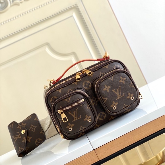 Louis Vuitton. Handbags - Louis Vuitton Utility Crossbody Bag